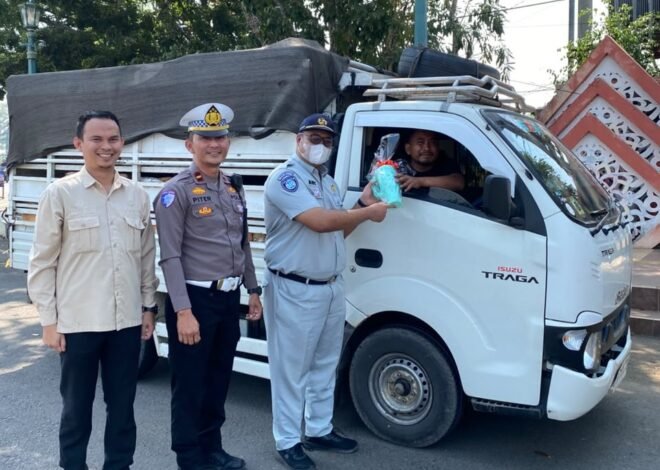 Edukasi PKB Dan Keselamatan Berkendara Menyasar Warga Pasar Muara Beliti