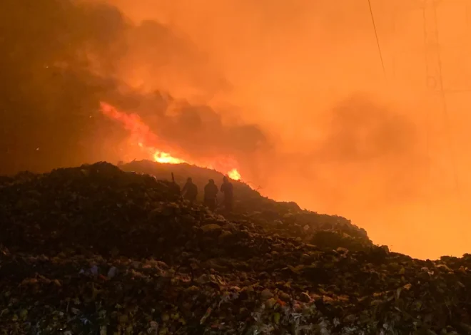 TPA Putri Cempo Solo Terbakar, Pemadaman Dilakukan dari Dua Sisi