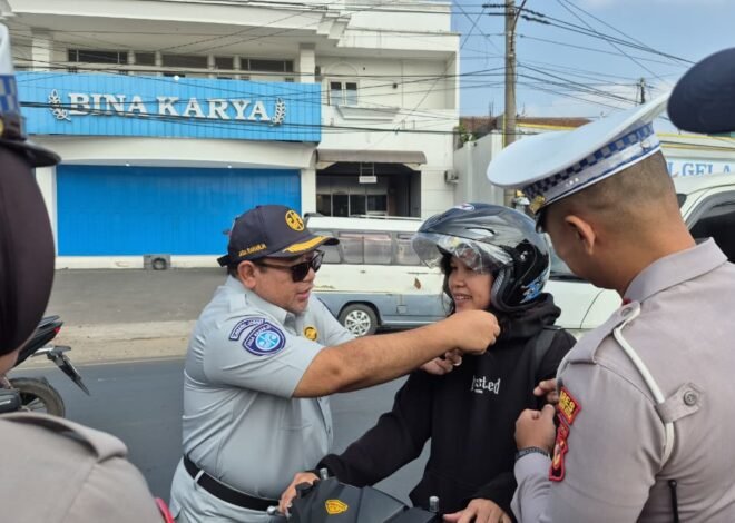 Jasa Raharja Cabang Tasikmalaya Laksanakan Aksi Simpatik dan Pemasangan Spanduk Himbauan Keselamatan di Titik Rawan Kecelakaan