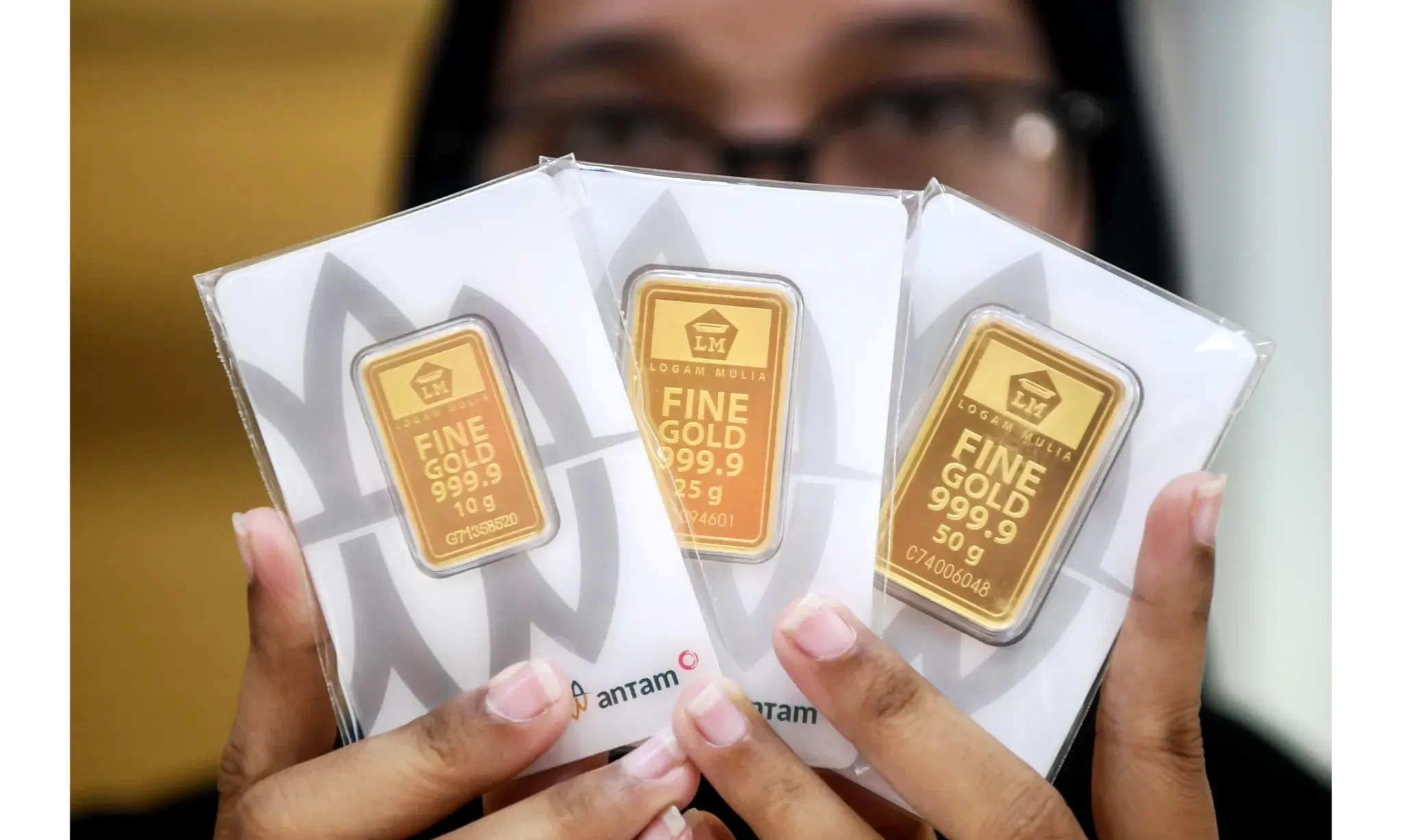 Harga Emas Antam Jumat Naik, Buyback Jadi Rp2,523 Juta