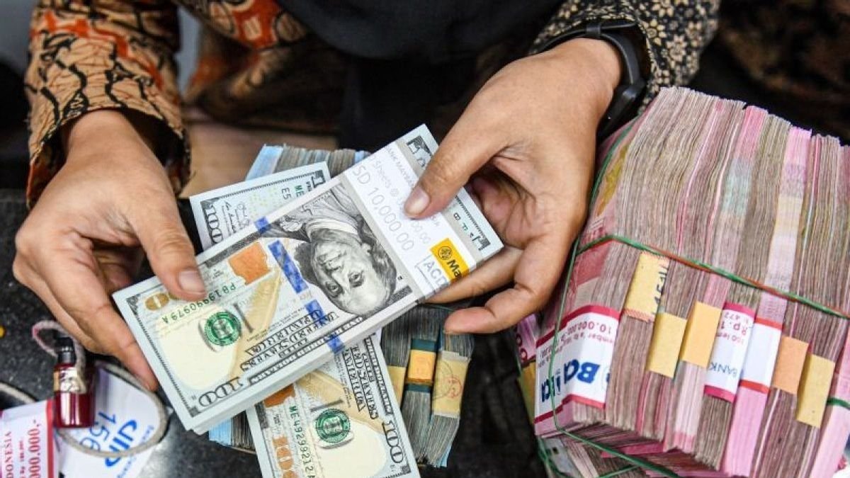 Rupiah Melemah 19 Poin ke Rp17.997, Pasar Tunggu Arah Kebijakan The Fed