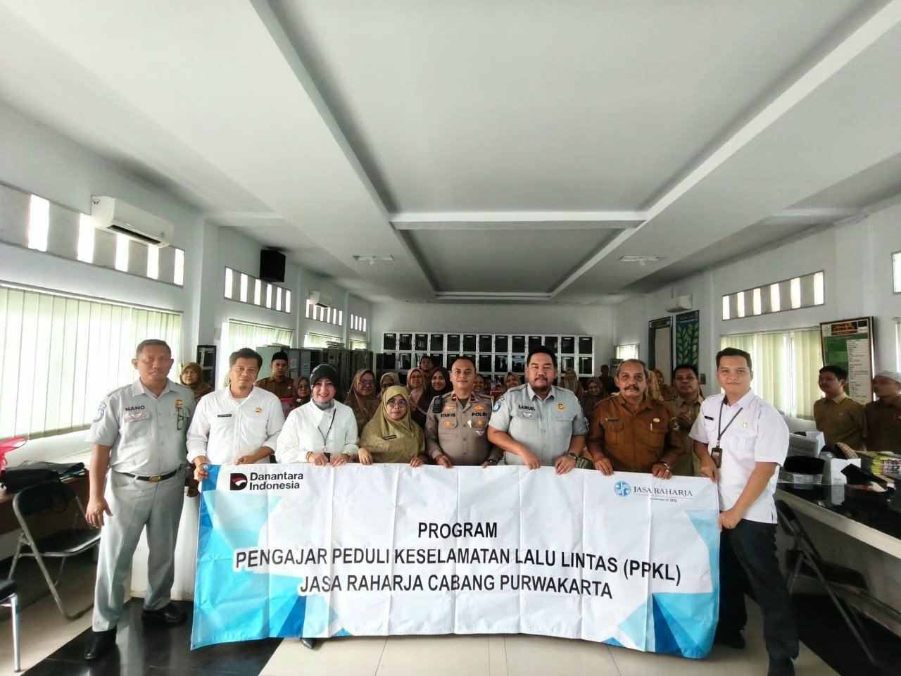 Tingkatkan Kesadaran Keselamatan Berlalu Lintas Remaja, Jasa Raharja Purwakarta dan Unit Kamsel Polres Purwakarta Gelar Program PPKL di SMAN 1 Cibatu