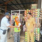 Tim Pembina samsat Slawi Perluas Edukasi Program Jateng Bebas di Pasar Tradisional Pesayangan