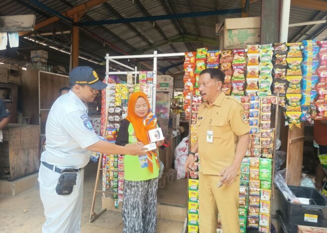 Tim Pembina samsat Slawi Perluas Edukasi Program Jateng Bebas di Pasar Tradisional Pesayangan