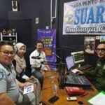 Tim Pembina Samsat Pati Bersama BPKAD Sosialisasikan Program Jateng Bebas melalui Talkshow di Radio Suara FM Pati