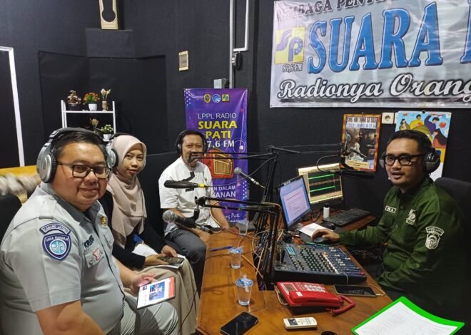 Tim Pembina Samsat Pati Bersama BPKAD Sosialisasikan Program Jateng Bebas melalui Talkshow di Radio Suara FM Pati