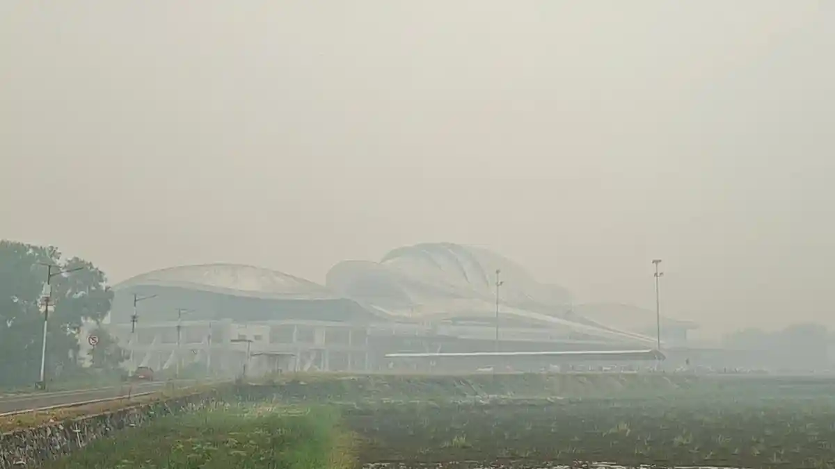 Visibilitas Rendah Hambat Penerbangan, Penumpang Bandara Tjilik Riwut Menunggu Berhari-hari