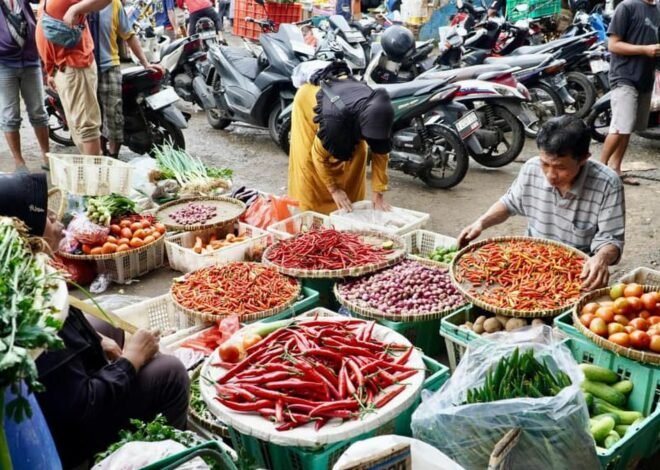 Simak daftar harga pangan terbaru dari PIHPS, mulai dari cabai, telur ayam, beras, daging, gula pasir hingga minyak goreng.
