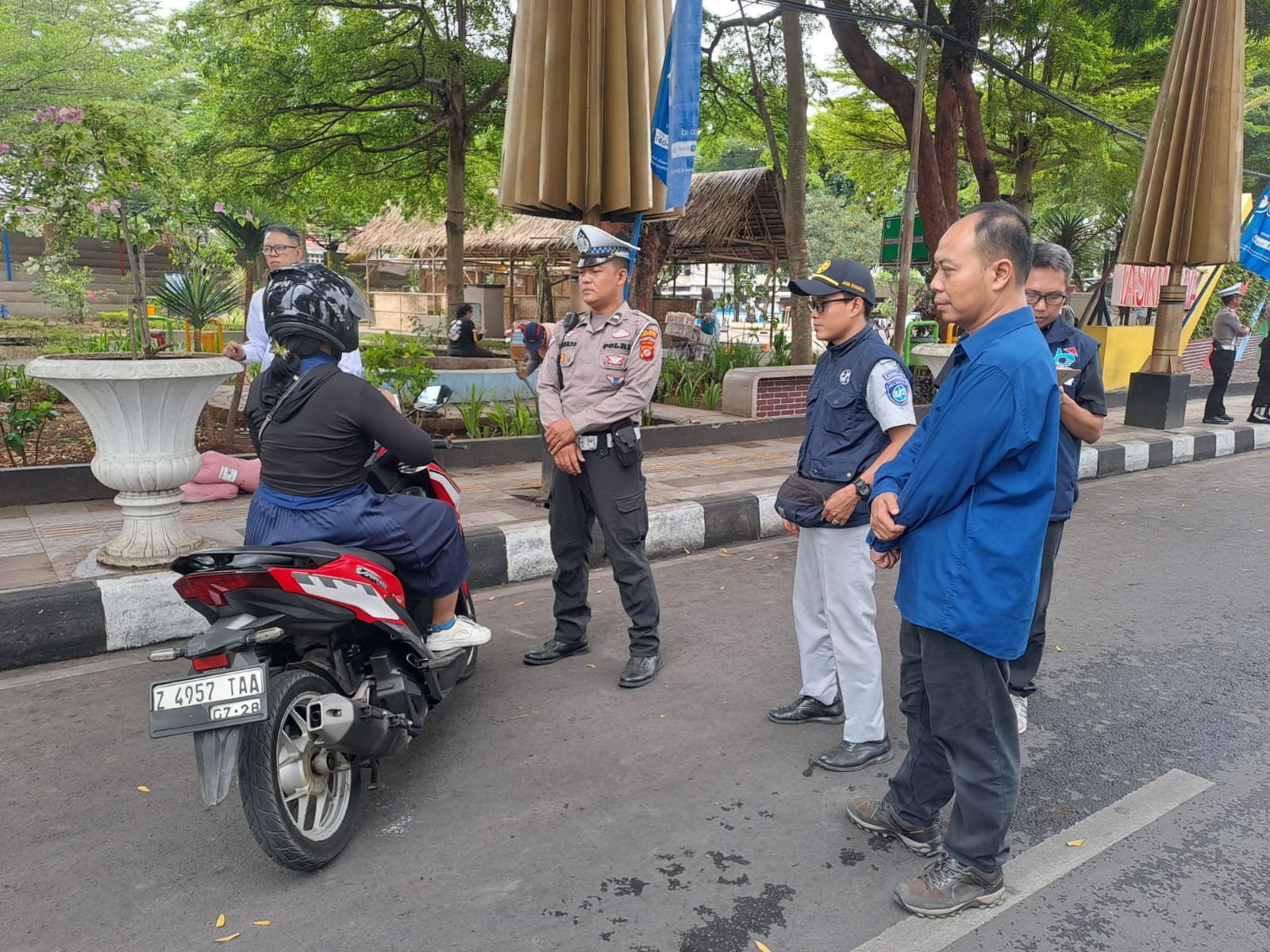 Tingkatkan Kepatuhan Pajak Kendaraan, Jasa Raharja Bersama Tim Pembina Samsat Gelar Pemeriksaan Kendaraan di Taman Kota Tasikmalaya