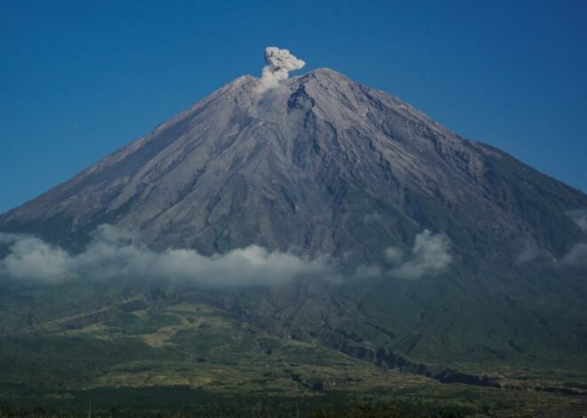 Gunung Semeru Erupsi, Status Masih Level III atau Siaga