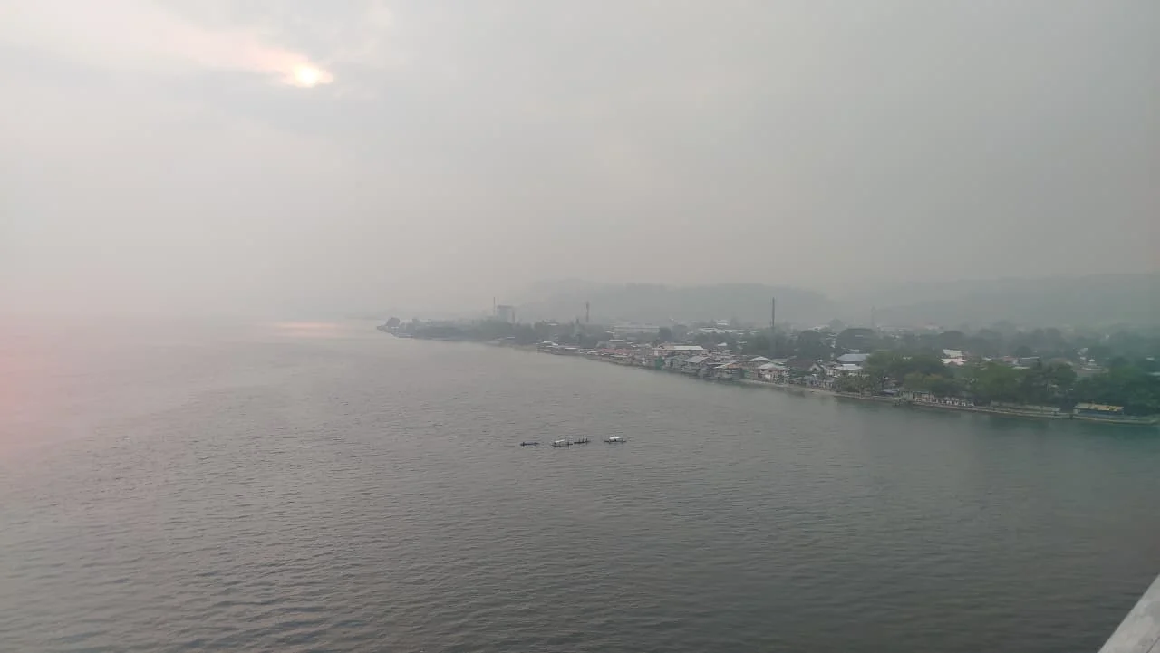 Kabut Asap Karhutla Selimuti Ambon, Kasus ISPA Meningkat dan Sekolah Beralih ke PJJ