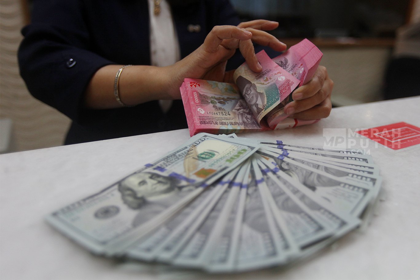 Rupiah Tertekan hingga Tembus Rp18.000, Harga Minyak Dunia Ikut Jadi Sorotan